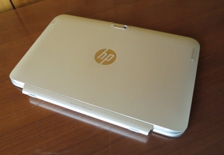 Sau khi gập lại cùng bàn phím