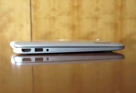 Bàn phím rời trang bị thêm cổng USB, HDMI, khe đọc thẻ nhớ