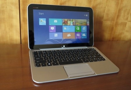 Sau khi gập lại cùng bàn phím