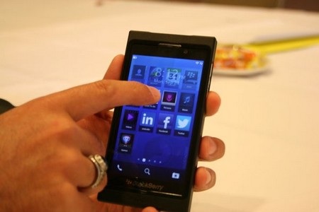 RIM công bố thêm hình ảnh và tính năng trên BlackBerry 10 - 2 Giao diện menu chính trên BlackBerry 10