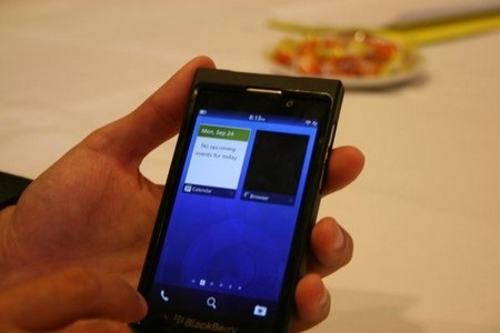 RIM công bố thêm hình ảnh và tính năng trên BlackBerry 10 - 5 Tính năng Active Frames, tương tự như tính năng Live Tiles của Windows Phone
