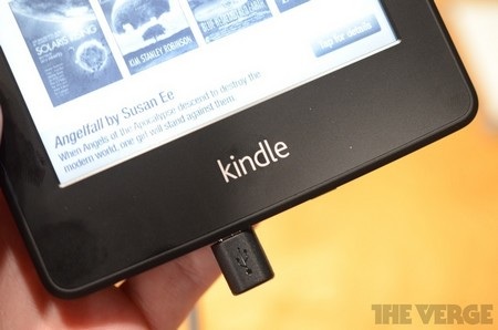 Logo Kindle ở mặt dưới của máy