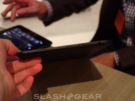 Giắc cắm phone và các phím điều khiển