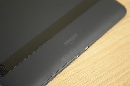 Mặt sau của máy làm bằng lớp nhựa trơn