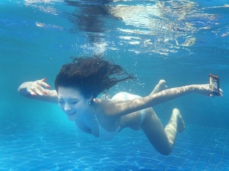 Người đẹp bikini "nóng bỏng" quảng cáo smartphone Lenovo - 6 T.Thủy