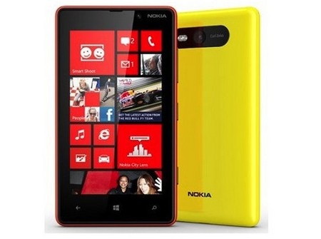 Lumia 820 có phong cách thiết kế vuông vức