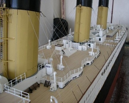 Các chi tiết trên con tàu đều được tái hiện một cách chính xác và tỉ mỉ
