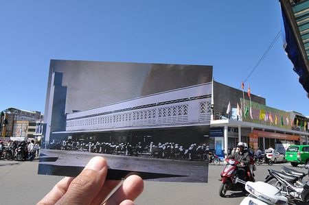 Ấn tượng Việt Nam “xưa và nay” qua bộ ảnh lồng trong ảnh - 30 Chợ Hòa Bình (Đà Lạt), năm 1948