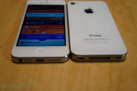iPhone 5: Thay đổi gì từ iPhone 4S? - 10 Sự khác biệt về cổng kết nối cũ trên iPhone 4S và Lightning mới trên iPhone 5