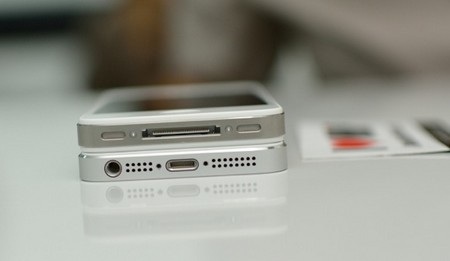 Cận cảnh iPhone 5 đầu tiên có mặt tại Việt Nam - 13 Kích cỡ bề ngang của iPhone 5 không hề thay đổi