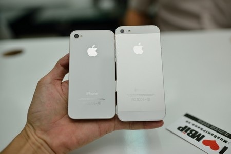 Cận cảnh iPhone 5 đầu tiên có mặt tại Việt Nam - 16 Mặt sau của 2 phiên bản, có thể nhận ra sự khác biệt ở mặt sau này