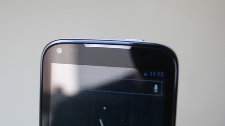 Camera trước tới 3 megapixel