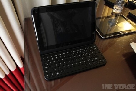 HP ra mắt máy tính bảng chạy Windows 8 - 11 Người dùng cũng có thể gắn với bàn phím rời để biến ElitePad 900 thành laptop