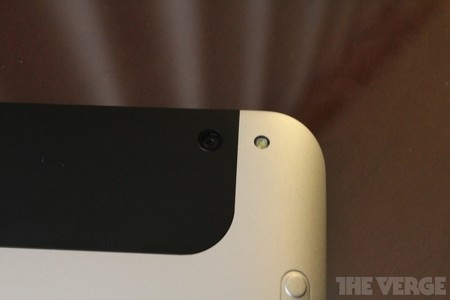 HP ra mắt máy tính bảng chạy Windows 8 - 5 Cận cảnh camera 8 meagapixel ở mặt sau