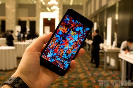 HTC ra mắt smartphone với màn hình Full HD 1080p - 10 Máy sẽ có mặt đầu tiên tại thị trường Nhật Bản vào đầu tháng 12 tới đây