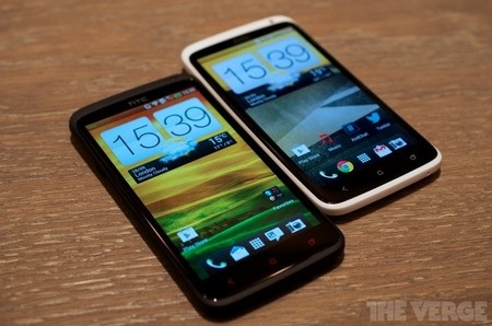 HTC trình làng smartphone “khủng” nhất của mình - 5 Không có quá nhiều sự khác biệt trong thiết kế của HTC One X+ (trái) và HTC One X