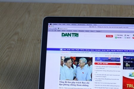 Duyệt web bằng trình duyệt Safari trên MacBook Pro Retina 13-inch