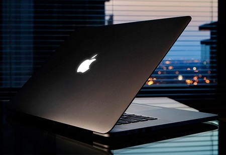Chiếc MacBook Pro đặc biệt kỷ niệm 1 năm ngày mất Steve Jobs - 1 Chiếc MacBook Pro đặc biệt được mang bán đấu giá