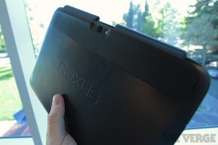 Nexus 10 sau khi đã mang lớp vỏ bọc