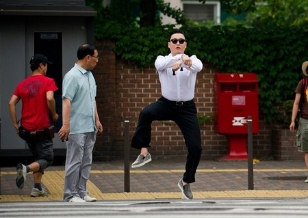 Gangnam Style lọt top 10 clip xem nhiều nhất trên Youtube - 1 Giai điệu vui nhộn cùng điệu nhảy “đặc trưng” đã giúp tạo nên “cơn sốt” Gangnam Style
