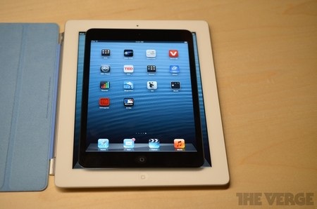 Ảnh thực tế và video giới thiệu về iPad mini - 15 Kích thước nhỏ hơn hẳn so với iPad 2