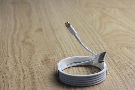 Cáp kết nối Lightning thế hệ mới trên iPod Touch