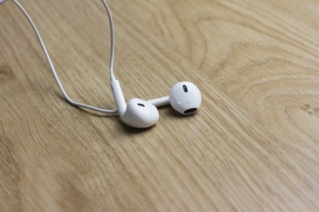 Cận cảnh tai nghe Earpods với kiểu thiết kế khá lạ mắt