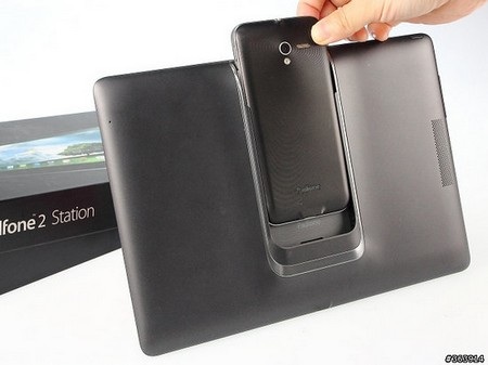 Asus ra mắt smartphone “kiêm” máy tính bảng Padfone 2 - 7 Sau khi kết nối với máy tính bảng, smartphone sẽ trở thành “bộ não” của máy tính bảng