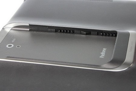 Asus ra mắt smartphone “kiêm” máy tính bảng Padfone 2 - 8 Cận cảnh cổng kết nối smartphone với máy tính bảng