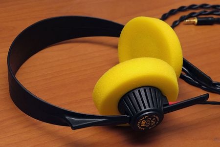 Những thiết bị nghe nhìn mang tính cách mạng trong thế kỷ 20 - 4 Năm 1968, Sennheiser cho ra mắt chiếc tai nghe