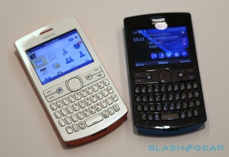 Asha 205 được trang bị bàn phím QWERTY