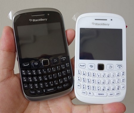 2 phiên bản màu trắng và đen