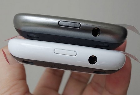 Nút khóa màn hình và giắc cắm phone 3,5-mm ở đỉnh máy