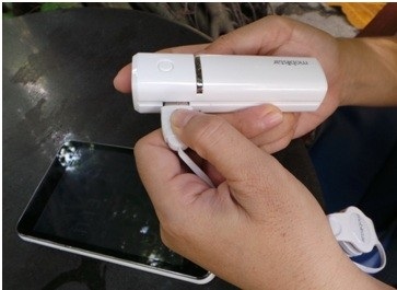 Pin dự phòng - giải pháp không sợ hết điện cho chiếc điện thoại di động - 2 Chỉ cần cắm cáp là có điện