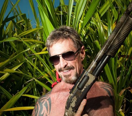 Nhà sáng lập hãng bảo mật danh tiếng bị tình nghi giết người - 1 John McAfee đang phải đối mặt với nhiều rắc rối pháp lý trong thời gian qua