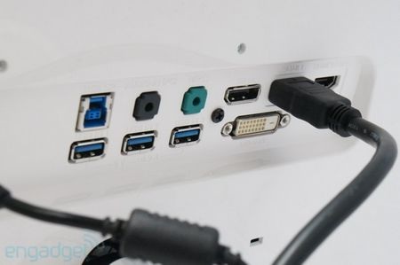 LG ra mắt màn hình máy tính tỷ lệ 21:9 đầu tiên trên thế giới - 3 Các cổng kết nối nằm phía sau màn hình