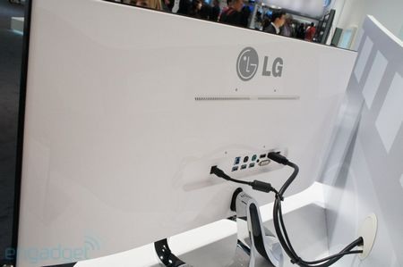 LG ra mắt màn hình máy tính tỷ lệ 21:9 đầu tiên trên thế giới - 5 Mặt sau của màn hình