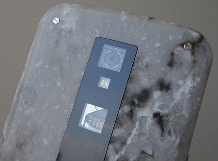 Cận cảnh camera trên 2 phiên bản làm từ đá Granite và Marble