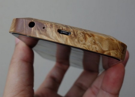 Cạnh dưới là cổng kết nối