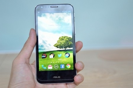 Smartphone “kiêm” máy tính bảng PadFone 2 tại Việt Nam - 1 Smartphone có màn hình rộng 4,7-inch
