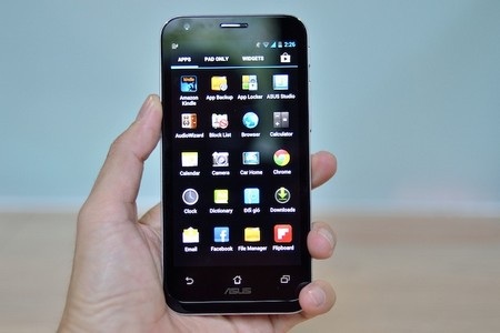 Smartphone “kiêm” máy tính bảng PadFone 2 tại Việt Nam - 10 Máy hoạt động trên nền tảng Android 4.0 Ice Cream Sandwich