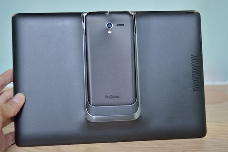 Smartphone “kiêm” máy tính bảng PadFone 2 tại Việt Nam - 14 Chiếc smartphone sẽ trở thành “bộ não” của máy tính bảng sau khi kết nối