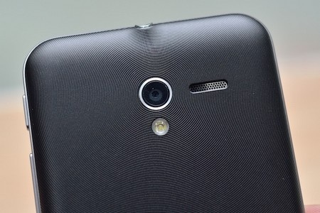 Smartphone “kiêm” máy tính bảng PadFone 2 tại Việt Nam - 7 Cận cảnh camera 13 megapixel trên máy