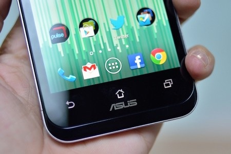 Smartphone “kiêm” máy tính bảng PadFone 2 tại Việt Nam - 8 Logo ASUS và 3 nút bấm cảm ứng ở mặt trước màn hình