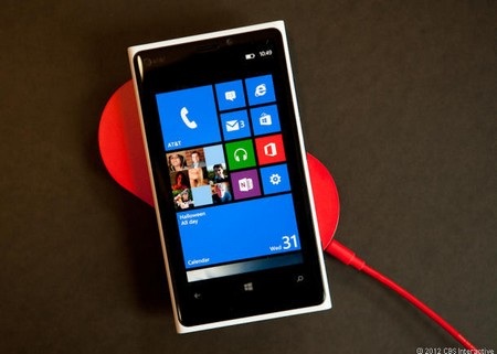 Windows Phone 8 và những điều cần biết - 3 Tính năng sạc không dây trên Lumia 920 nhờ công nghệ NFC