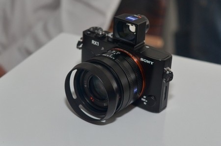 Sony ra mắt máy ảnh Full-Frame đầu tiên tại Việt Nam - 1 Phạm Thế Quang Huy