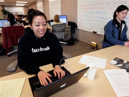 Facebook nổi tiếng với môi trường làm việc trẻ trung và năng động
