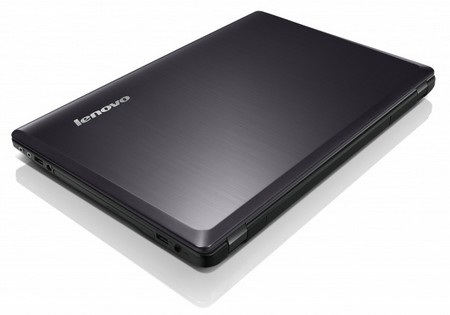 Thiết kế thon gọn, lạ mắt so với các notebook business của Lenovo