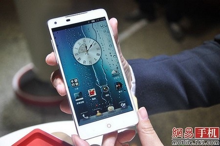 Nubia Z5 nổi bật với màn hình rộng 5-inch độ phân giải Full HD