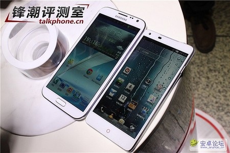 So dáng với Galaxy Note II của Samsung
